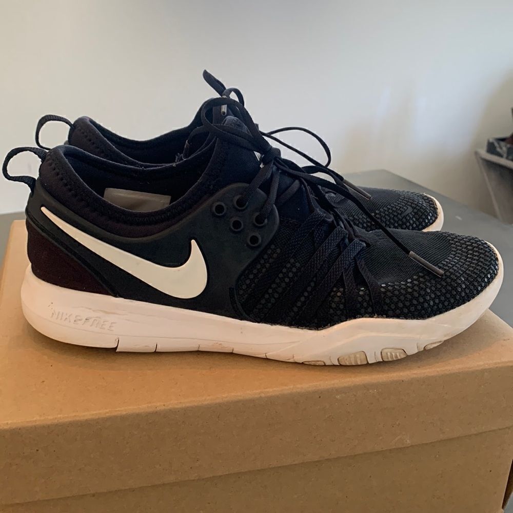 Nike Free Runs - Picture 2 of 11